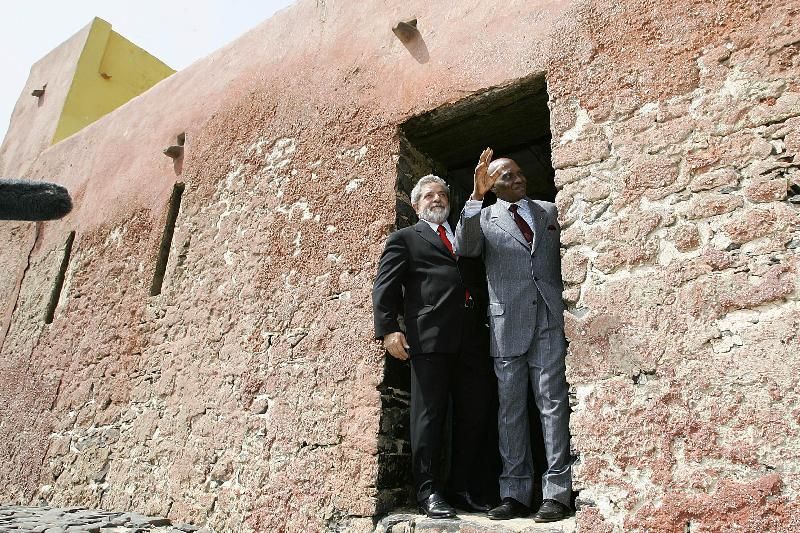 Durante sua visita ao Senegal, Lula pediu perdão pela escravidão. Na imagem, o ex-presidente ao lado do então presidente do Senegal, Abdoulaye Wade (Imagem: Ricardo Stuckert/PR)