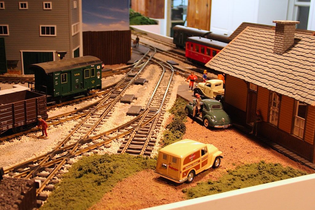 The northern end of the layout is a yard with one of the ends of the continuous loop hidden under the hill.