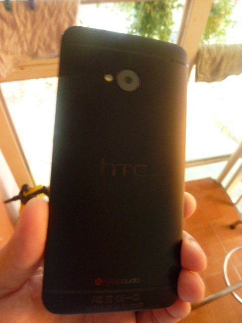 HTC One M7 giá tốt. Hình thật